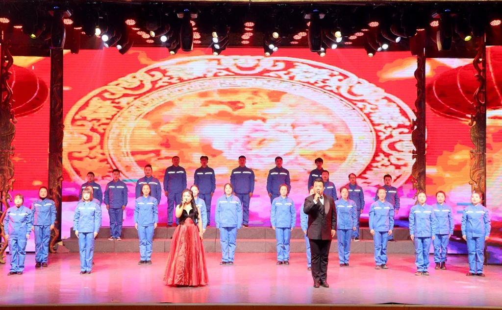 春节晚会隆重举行，《前进之歌》闪亮登场