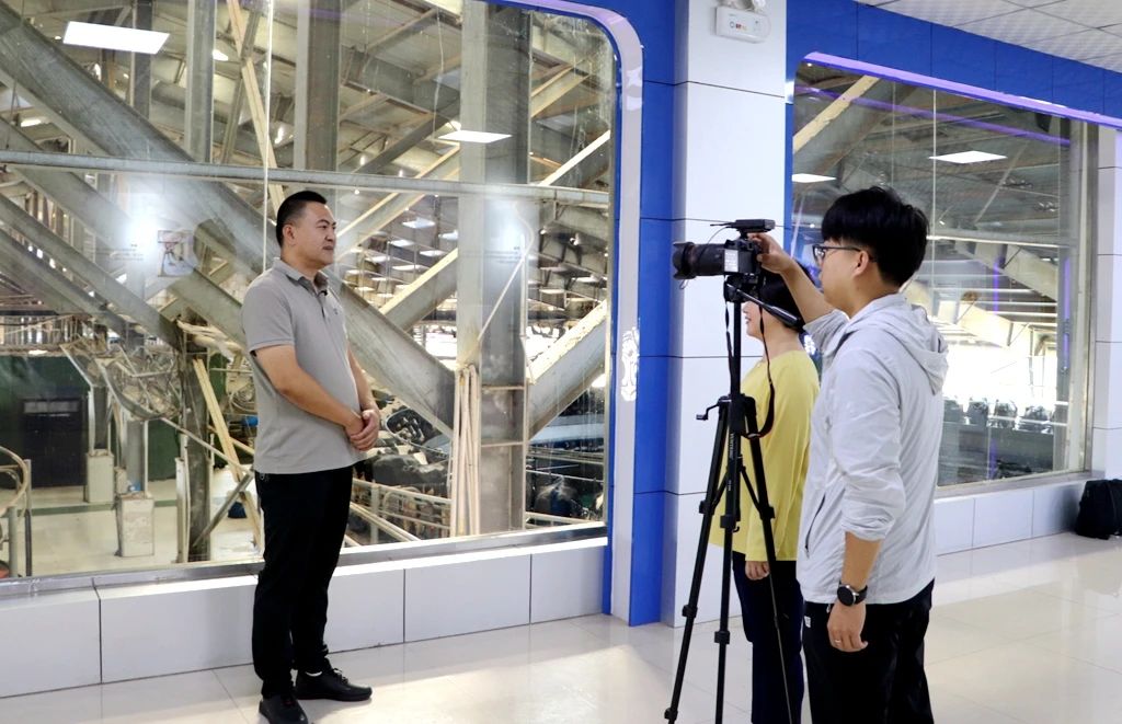 中央广电总台记者到甘肃前进集团采访拍摄